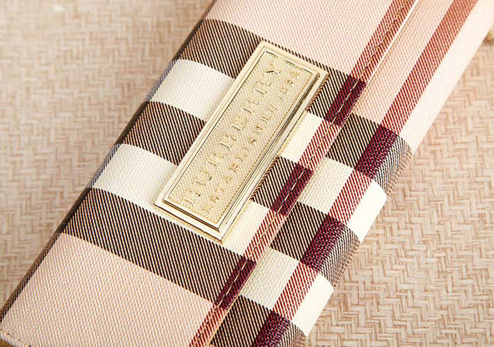 vi cam tay nu burberry vi cam tay nu burberry