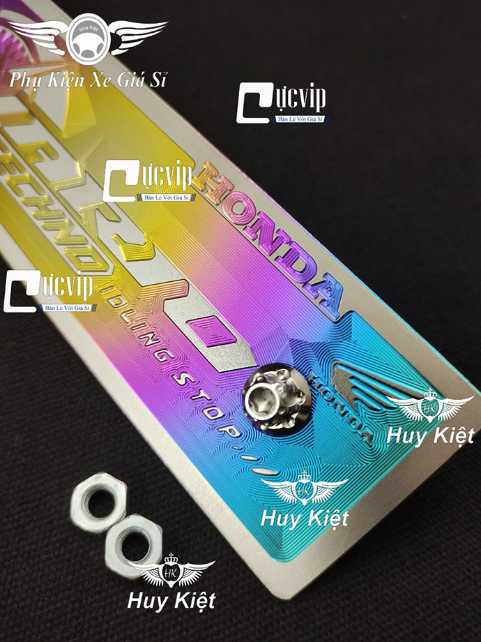 Bảng Tên Vario Titan Điện Phân 3D Mẫu VIP + 2 Ốc Salaya Inox 304 + 2 Tán tặng Kèm MS5373