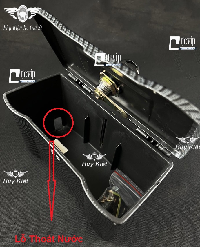 Thùng Giữa Đựng Điện Thoại Nhỏ Mini Carbon Có Khóa (Gia) Gắn Sirius xăng Cơ, Sirius Fi MS5970