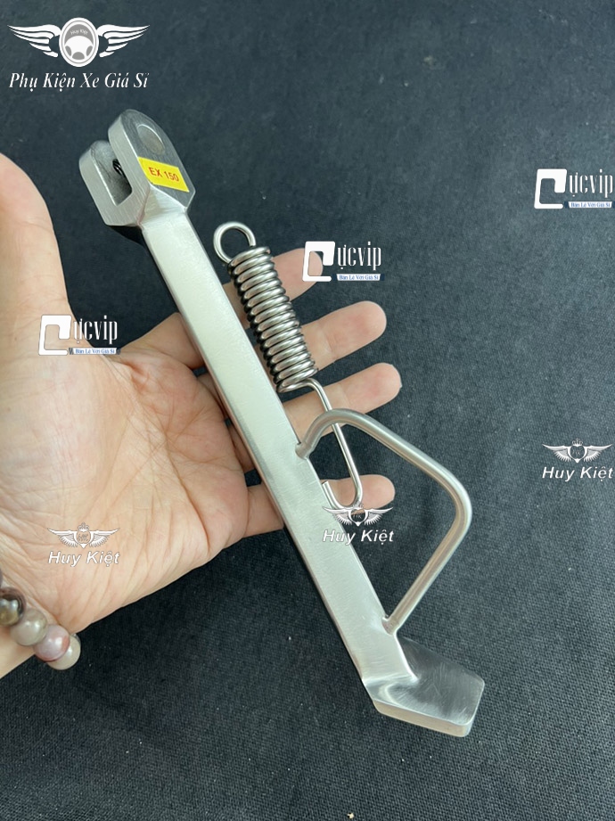 Chân Chống Nghiêng Inox 304 Đặc (Tứ Giác) (Tặng Lò Xo) Exciter 150, Exciter 155, Exciter 135, Exciter 2008 - 2010, Sirius Fi, Sirius 50cc MS6465