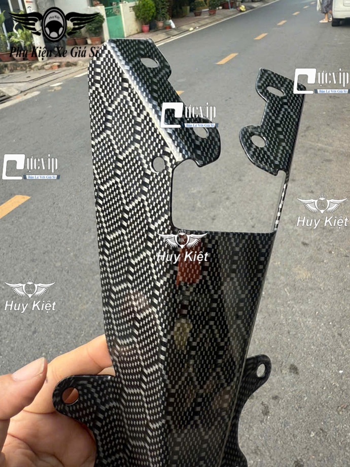 Pát Đuôi Dè Sau Exciter 150 [Inox 304 Sơn CARBON FIBER] Vân Đá, Tổ Ong MS6702