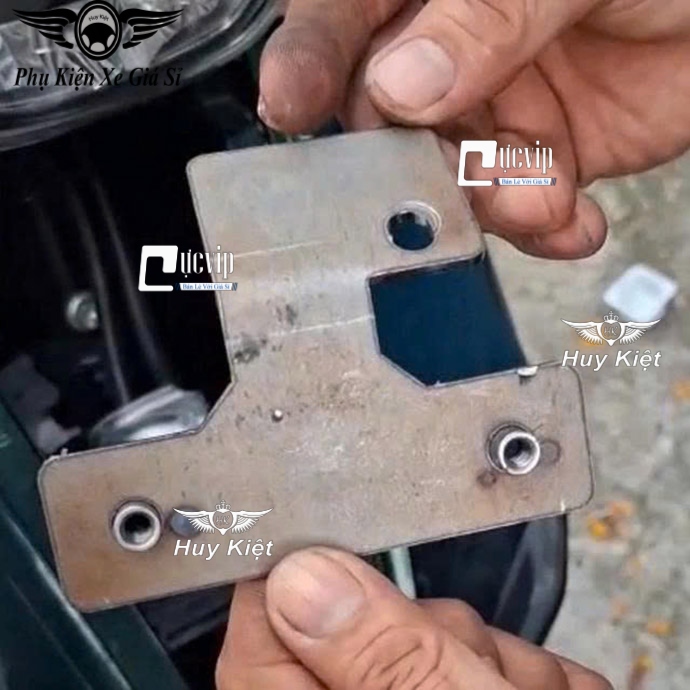 Baga Mũi Trước Stylo 160 Kiểu Vespa (Kèm Ốc + Pát) MS6773 Baga Mũi Trước Stylo 160 Kiểu Vespa (Kèm Ốc + Pát) MS6773