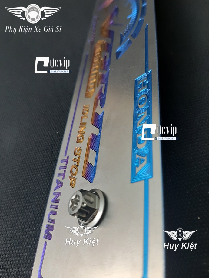 Bảng Tên Vario Titan (Mẫu Titan Khò) Kèm 2 Ốc Salaya MS3645