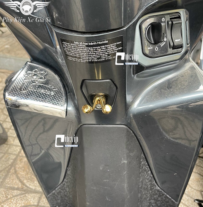 Móc Treo Đồ Giữa Cho Xe Máy US21 Inox Xi Vàng MS4102