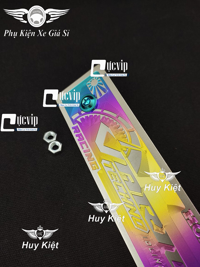Bảng Tên Vario Titan Điện Phân 3D Mẫu VIP + 2 Ốc Titan GR5 + 2 Tán tặng Kèm MS5372