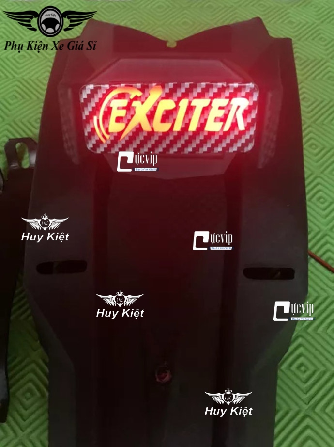 Dè Chắn Bùn Sau Có Đèn Gắn Xe Exciter 150 (2015-2020) Kiểu Dáng Sonic U-MS6120